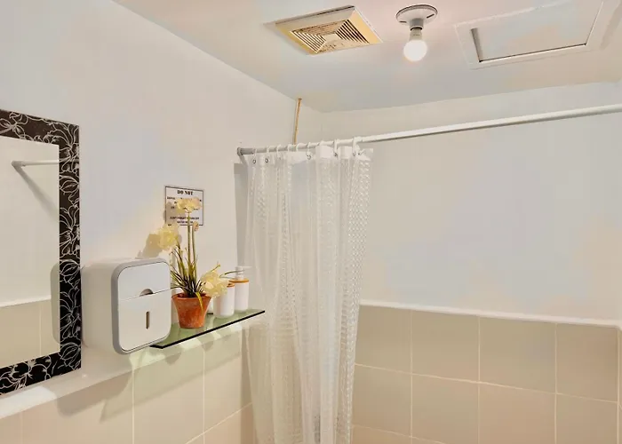Attractive With Luxury Bed Good For 1-4pax High Speed Wifi With Netflix Free Pool & Parking アパート Suba Basbas