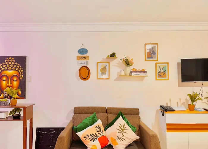 Attractive With Luxury Bed Good For 1-4pax High Speed Wifi With Netflix Free Pool & Parking *