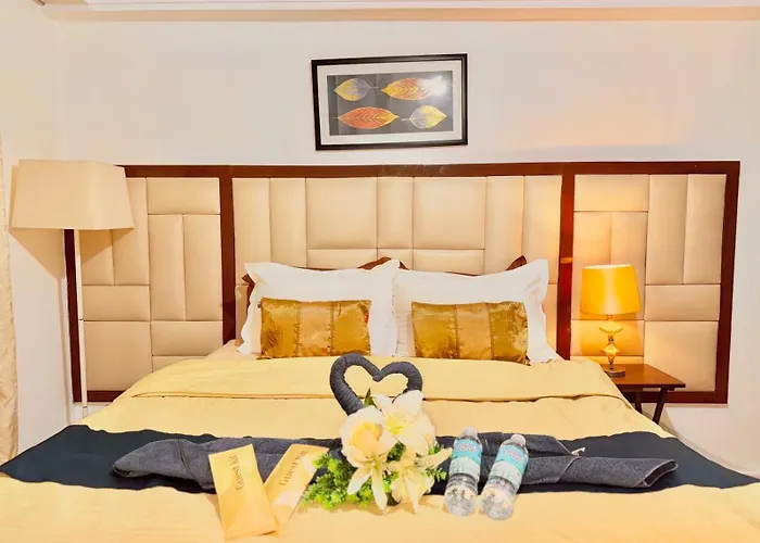 Attractive With Luxury Bed Good For 1-4pax High Speed Wifi With Netflix Free Pool & Parking * Suba Basbas