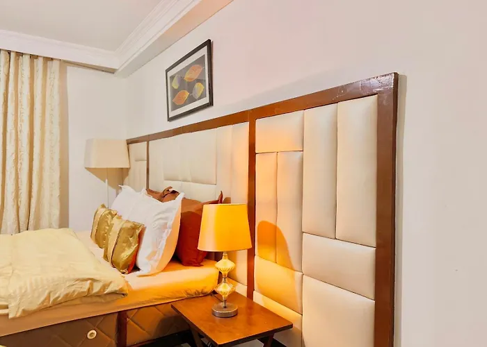 Attractive With Luxury Bed Good For 1-4pax High Speed Wifi With Netflix Free Pool & Parking アパート Suba Basbas
