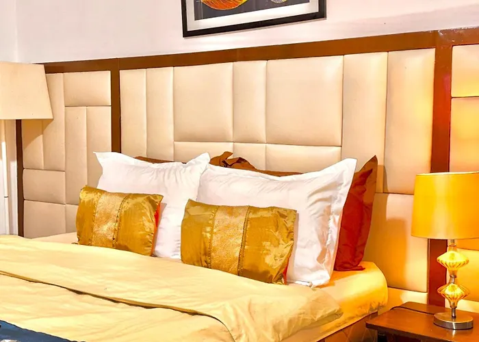 Attractive With Luxury Bed Good For 1-4pax High Speed Wifi With Netflix Free Pool & Parking アパート
