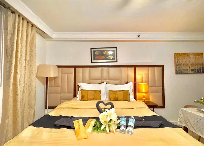 Attractive With Luxury Bed Good For 1-4pax High Speed Wifi With Netflix Free Pool & Parking アパート