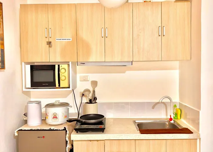 Attractive With Luxury Bed Good For 1-4pax High Speed Wifi With Netflix Free Pool & Parking